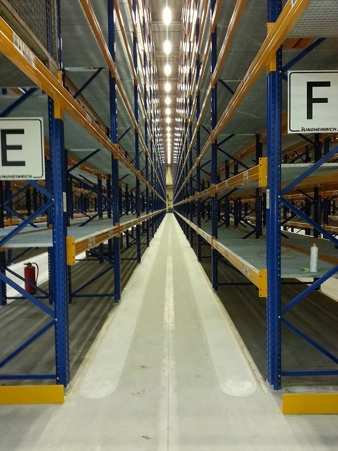 Endüstriyel Tesislerde Beton Parlatma: Sürtünme Direnci ve Bakım Kolaylığı ile Güvenli ve Uzun Ömürlü Zeminler